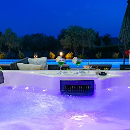 Villa Lorema-Pet Friendly On 5000 Sqm Garden,Pool, Jacuzzi, Billiard&Ps5 سفيتي فيليب ياكوف المظهر الخارجي الصورة