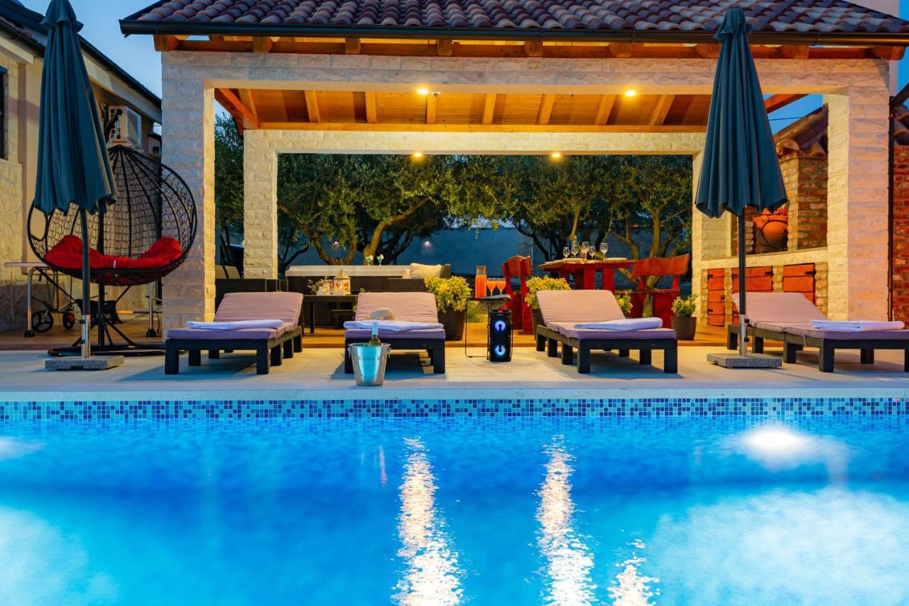 Villa Lorema-Pet Friendly On 5000 Sqm Garden,Pool, Jacuzzi, Billiard&Ps5 سفيتي فيليب ياكوف المظهر الخارجي الصورة