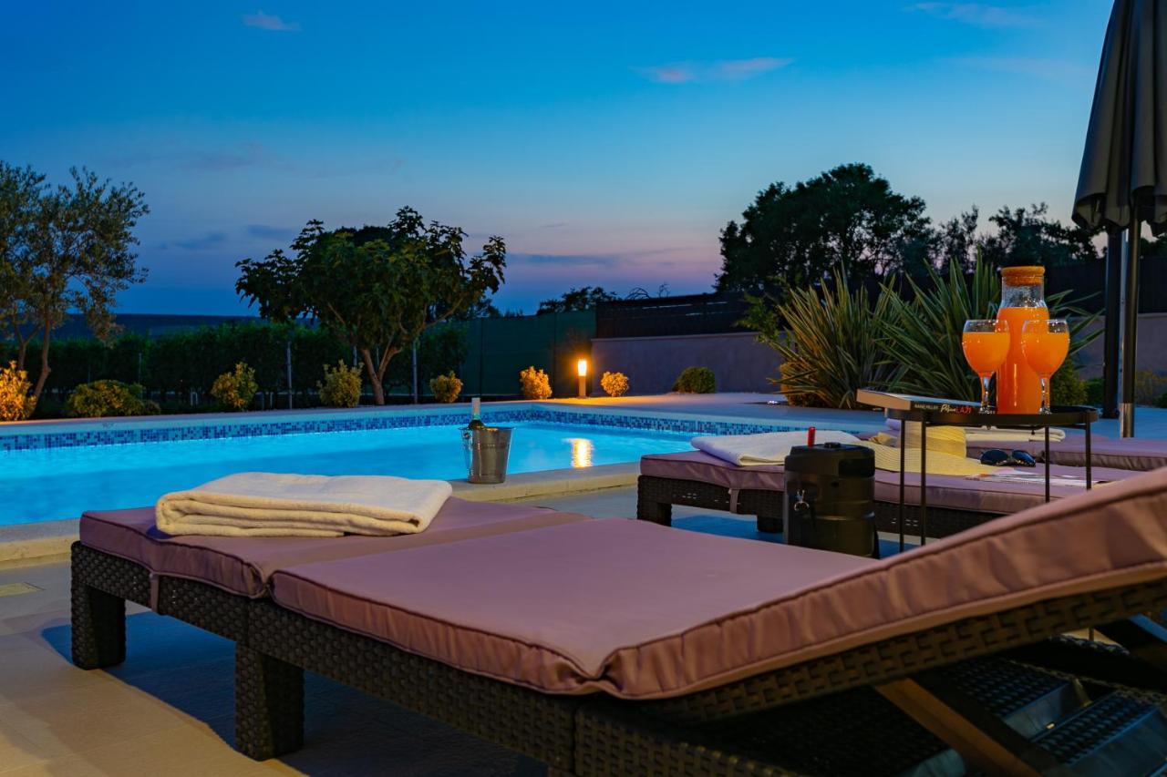 Villa Lorema-Pet Friendly On 5000 Sqm Garden,Pool, Jacuzzi, Billiard&Ps5 سفيتي فيليب ياكوف المظهر الخارجي الصورة