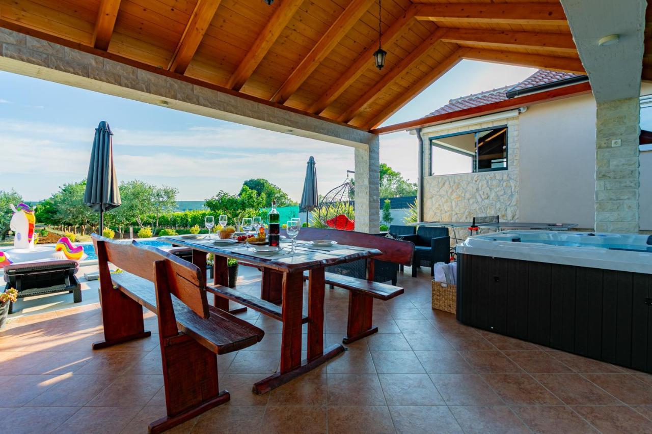 Villa Lorema-Pet Friendly On 5000 Sqm Garden,Pool, Jacuzzi, Billiard&Ps5 سفيتي فيليب ياكوف المظهر الخارجي الصورة