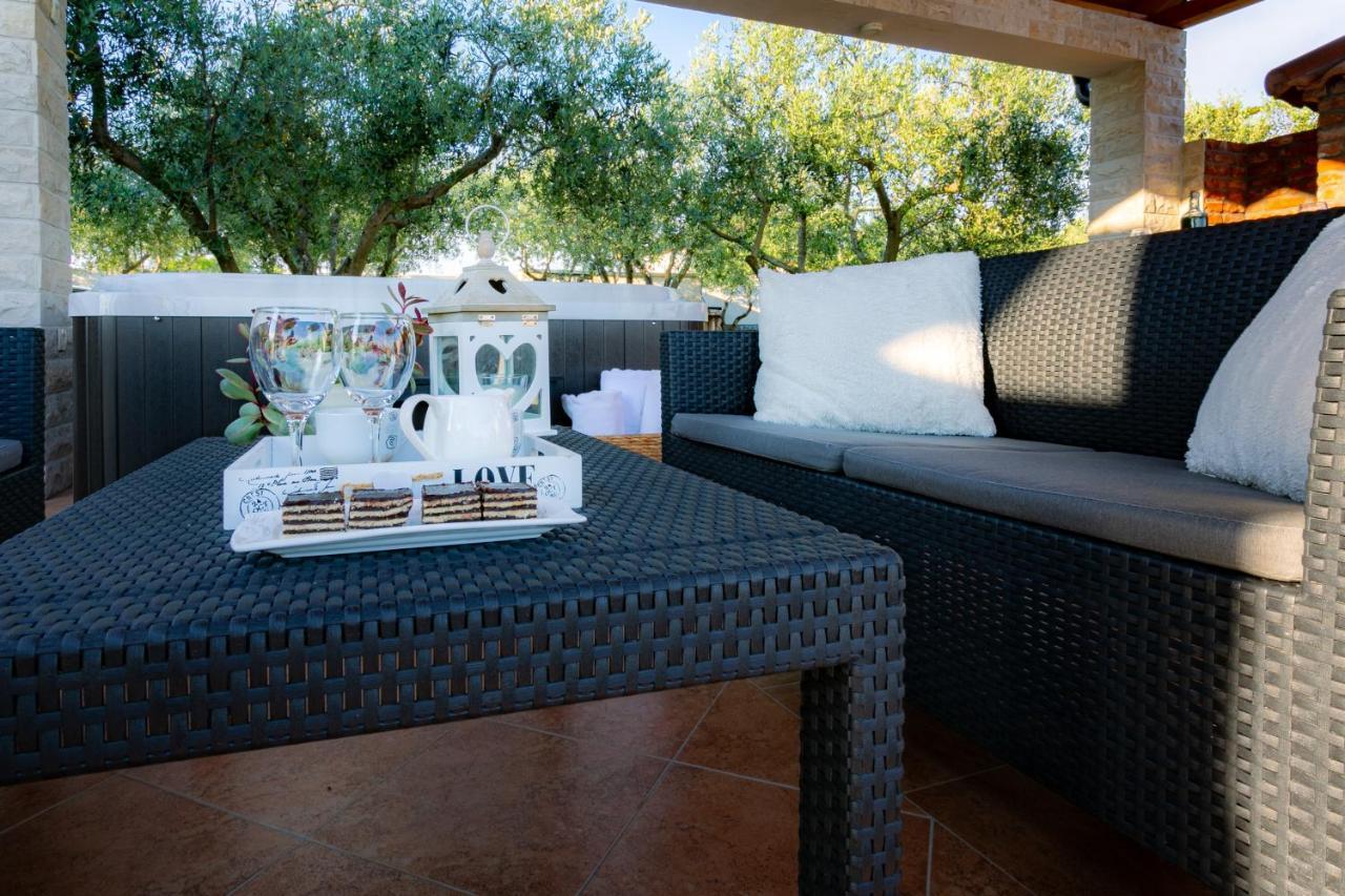 Villa Lorema-Pet Friendly On 5000 Sqm Garden,Pool, Jacuzzi, Billiard&Ps5 سفيتي فيليب ياكوف المظهر الخارجي الصورة