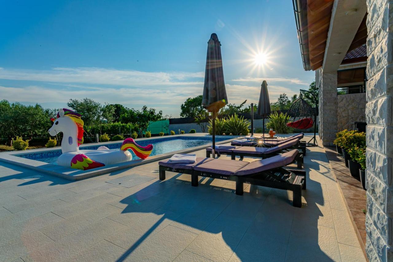 Villa Lorema-Pet Friendly On 5000 Sqm Garden,Pool, Jacuzzi, Billiard&Ps5 سفيتي فيليب ياكوف المظهر الخارجي الصورة