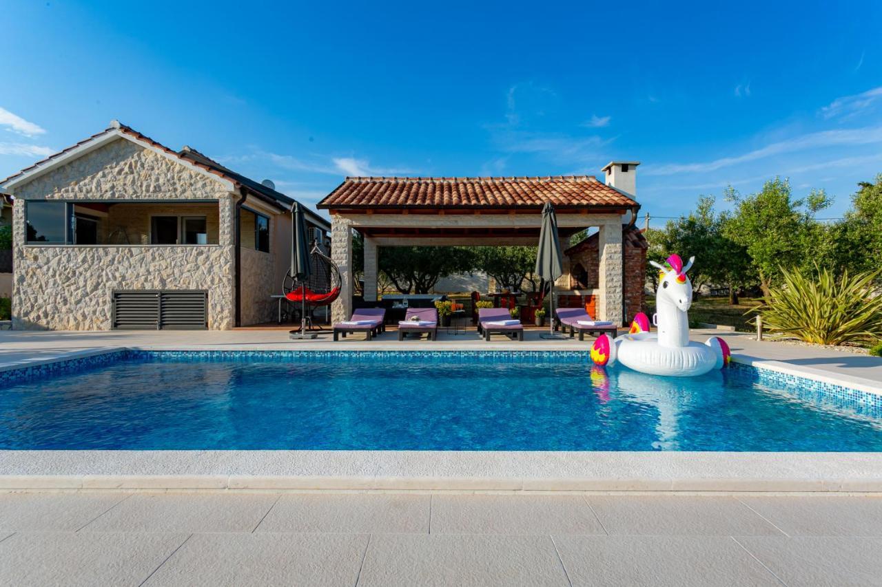 Villa Lorema-Pet Friendly On 5000 Sqm Garden,Pool, Jacuzzi, Billiard&Ps5 سفيتي فيليب ياكوف المظهر الخارجي الصورة