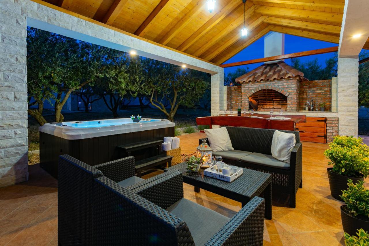 Villa Lorema-Pet Friendly On 5000 Sqm Garden,Pool, Jacuzzi, Billiard&Ps5 سفيتي فيليب ياكوف المظهر الخارجي الصورة