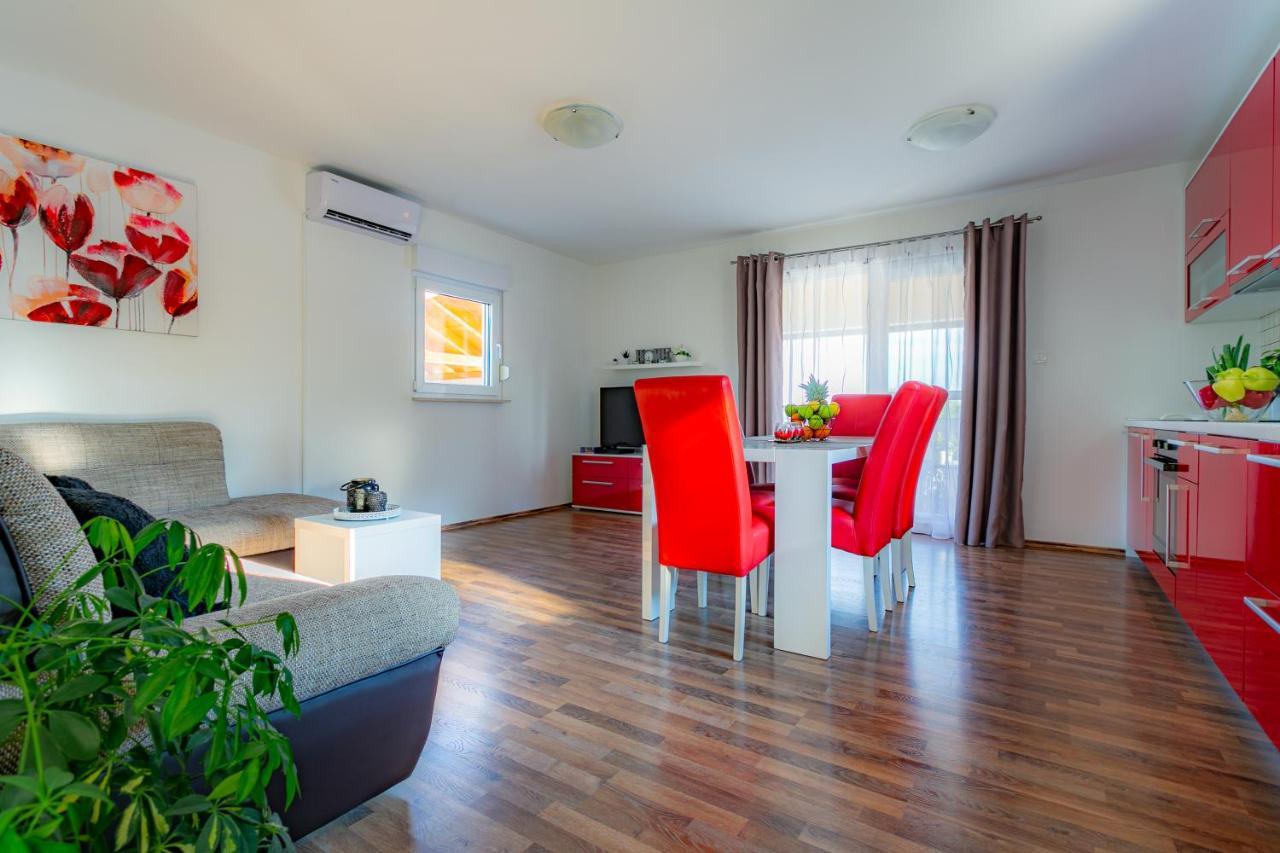 Villa Lorema-Pet Friendly On 5000 Sqm Garden,Pool, Jacuzzi, Billiard&Ps5 سفيتي فيليب ياكوف المظهر الخارجي الصورة