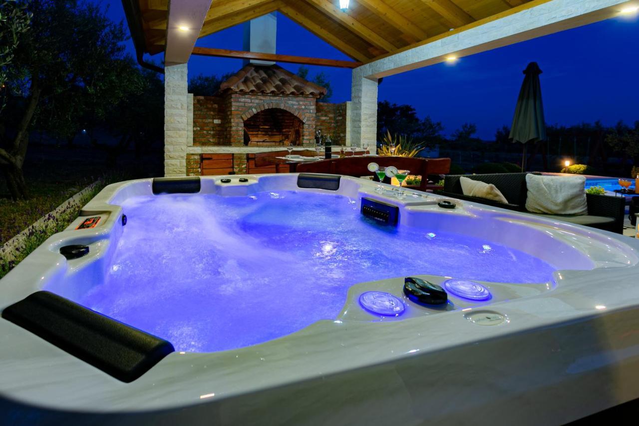 Villa Lorema-Pet Friendly On 5000 Sqm Garden,Pool, Jacuzzi, Billiard&Ps5 سفيتي فيليب ياكوف المظهر الخارجي الصورة