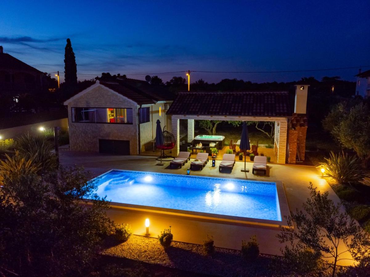 Villa Lorema-Pet Friendly On 5000 Sqm Garden,Pool, Jacuzzi, Billiard&Ps5 سفيتي فيليب ياكوف المظهر الخارجي الصورة