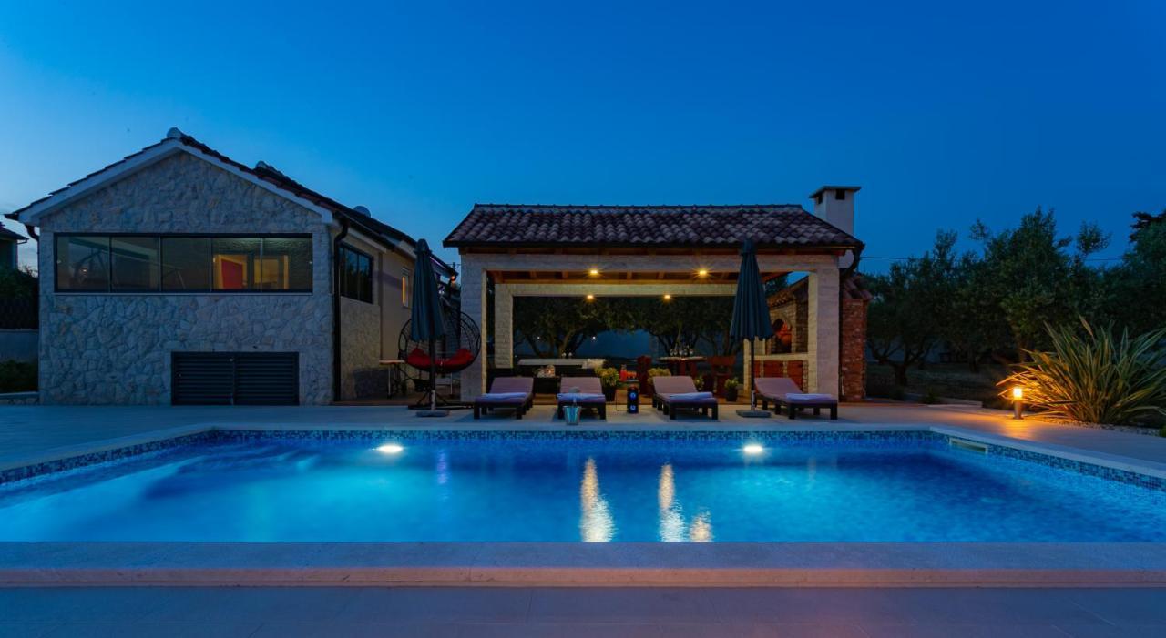 Villa Lorema-Pet Friendly On 5000 Sqm Garden,Pool, Jacuzzi, Billiard&Ps5 سفيتي فيليب ياكوف المظهر الخارجي الصورة