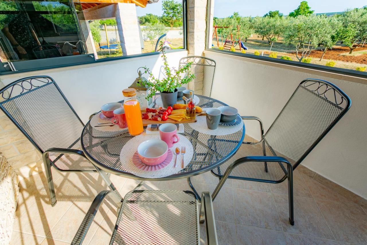 Villa Lorema-Pet Friendly On 5000 Sqm Garden,Pool, Jacuzzi, Billiard&Ps5 سفيتي فيليب ياكوف المظهر الخارجي الصورة