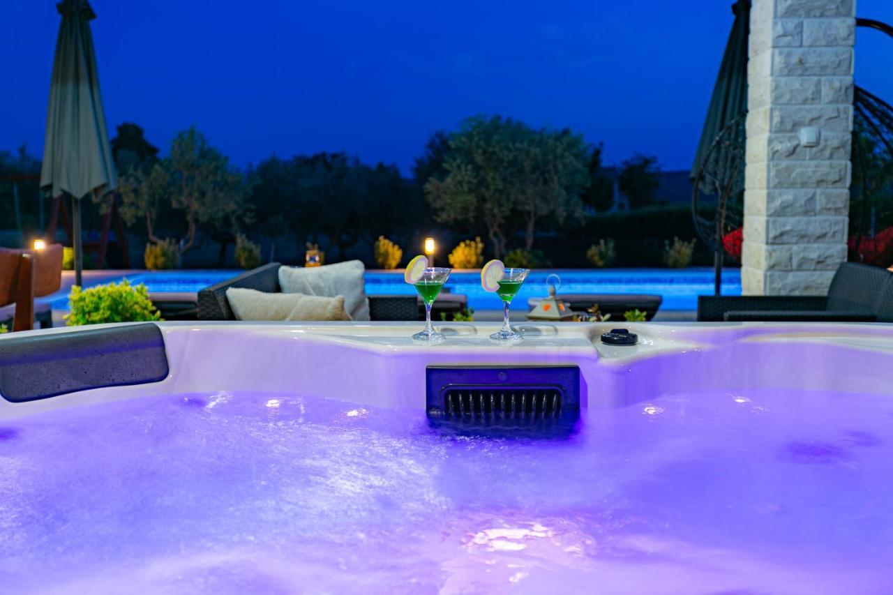 Villa Lorema-Pet Friendly On 5000 Sqm Garden,Pool, Jacuzzi, Billiard&Ps5 سفيتي فيليب ياكوف المظهر الخارجي الصورة