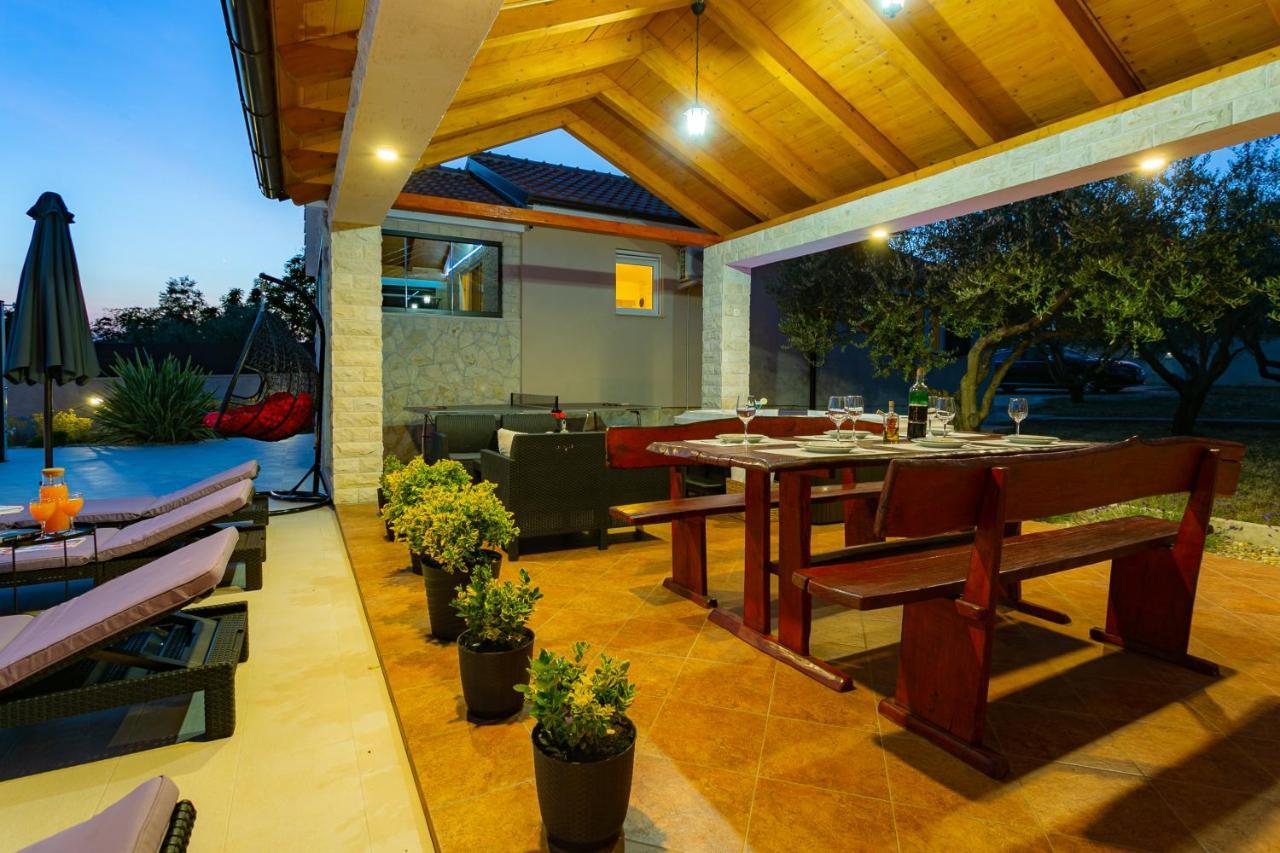 Villa Lorema-Pet Friendly On 5000 Sqm Garden,Pool, Jacuzzi, Billiard&Ps5 سفيتي فيليب ياكوف المظهر الخارجي الصورة