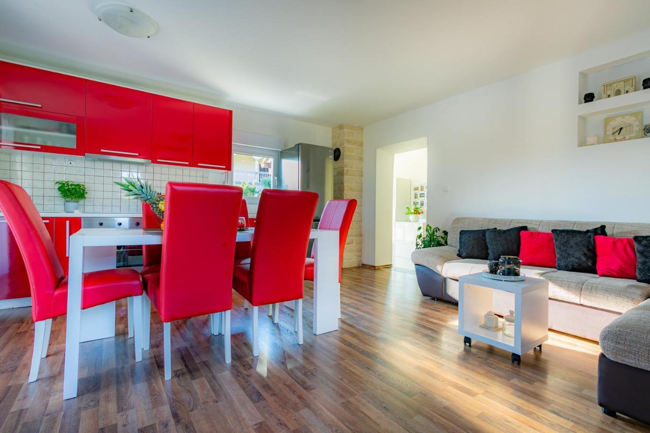 Villa Lorema-Pet Friendly On 5000 Sqm Garden,Pool, Jacuzzi, Billiard&Ps5 سفيتي فيليب ياكوف المظهر الخارجي الصورة