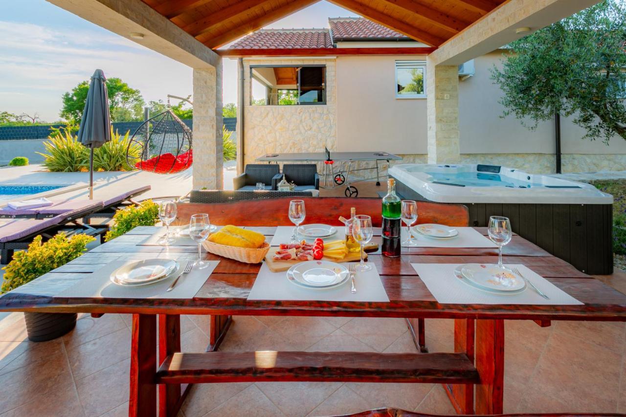 Villa Lorema-Pet Friendly On 5000 Sqm Garden,Pool, Jacuzzi, Billiard&Ps5 سفيتي فيليب ياكوف المظهر الخارجي الصورة