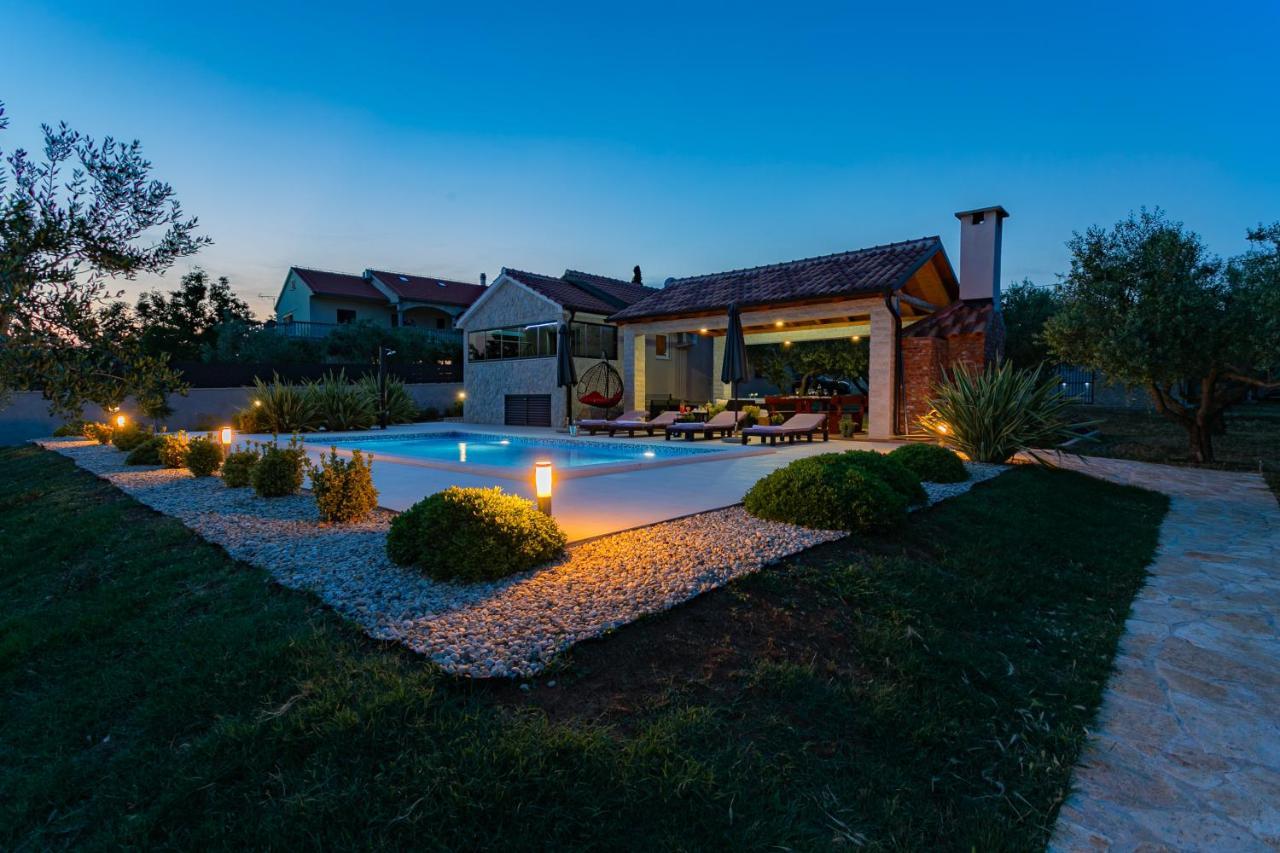 Villa Lorema-Pet Friendly On 5000 Sqm Garden,Pool, Jacuzzi, Billiard&Ps5 سفيتي فيليب ياكوف المظهر الخارجي الصورة
